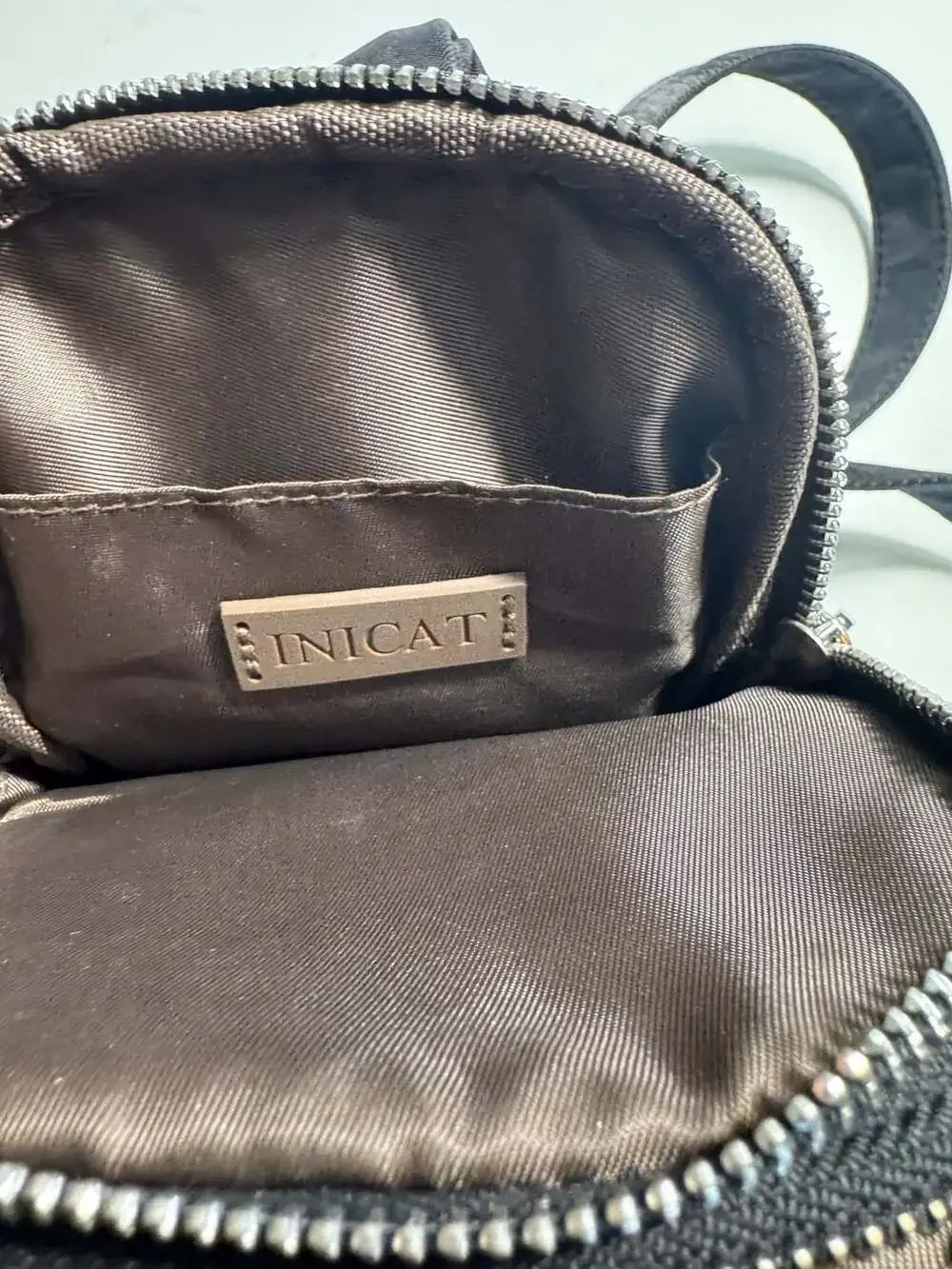 INICAT Black Nylon Phone Crossbody Bag Mini Travel Wallet Adjustable Strap